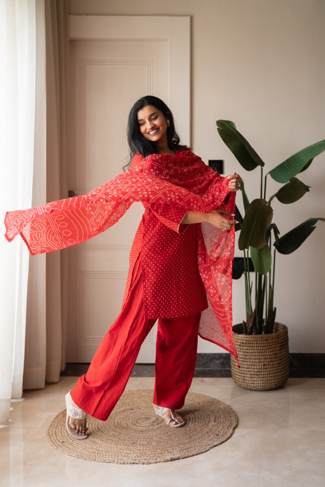 Gurnar Farshi Bandhej Suit- Red