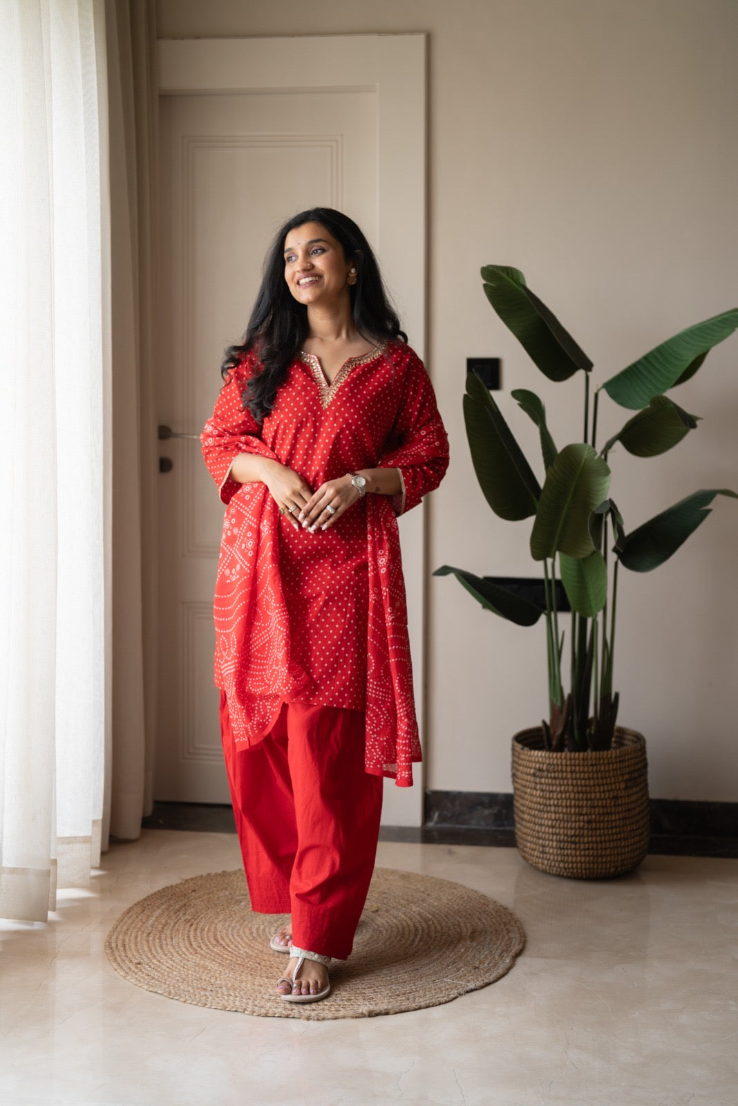 Gurnar Farshi Bandhej Suit- Red