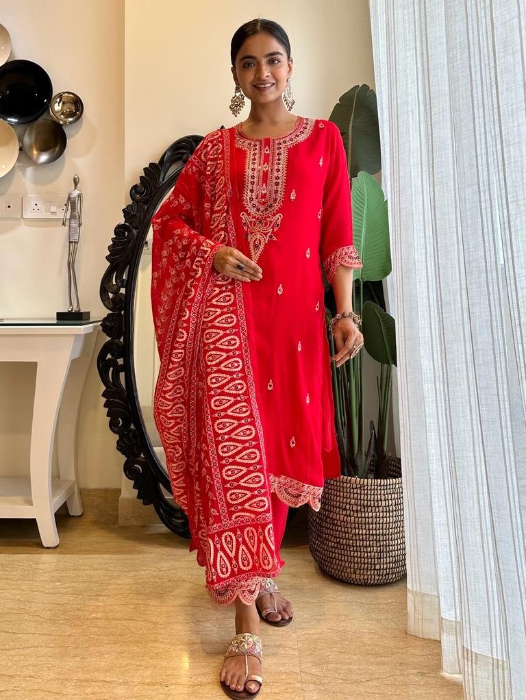 Red Noor Cutwork Set