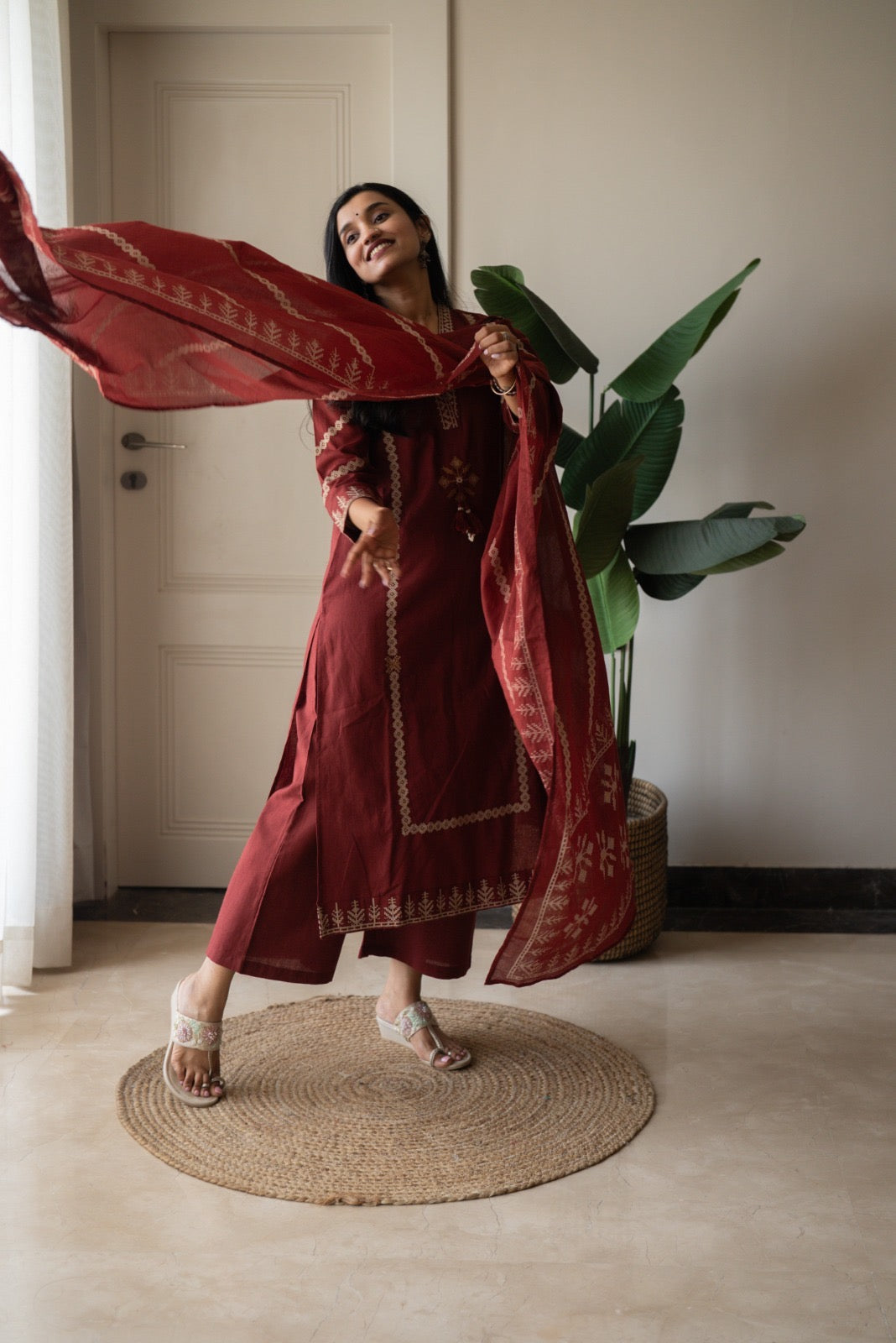 Yogya Elegant Slub Suit- Maroon