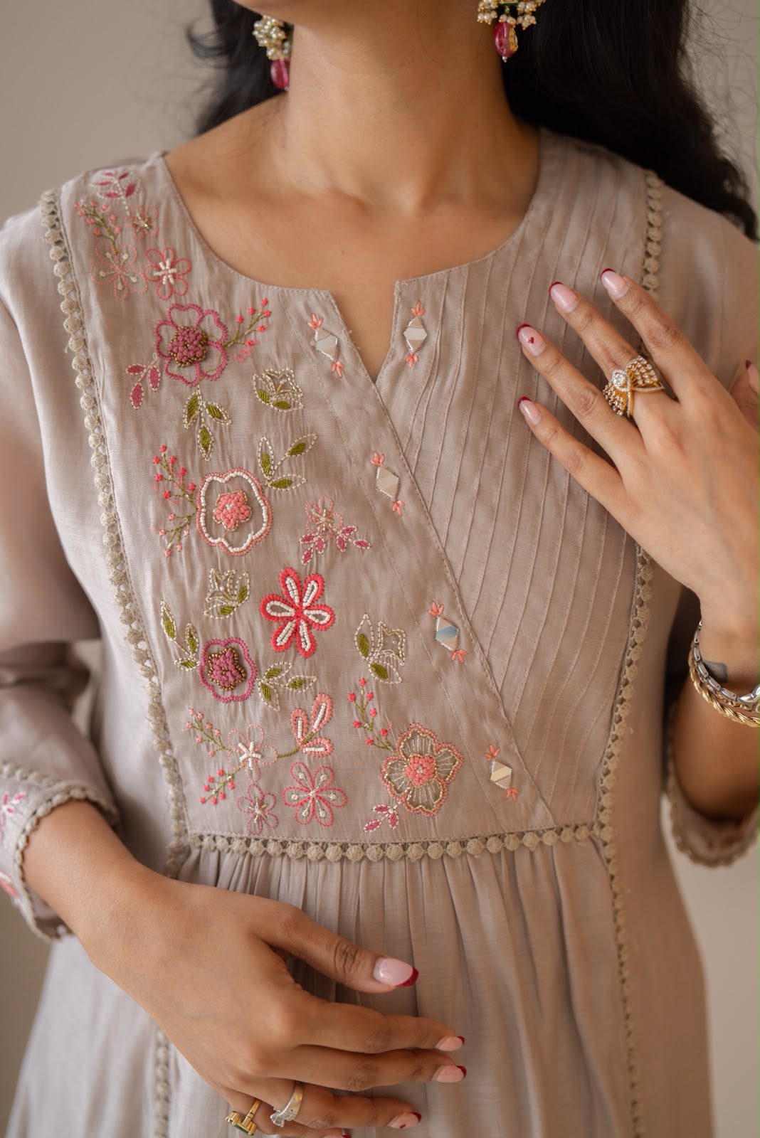 Aaina Embroidered Mul Chanderi Suit- Nude