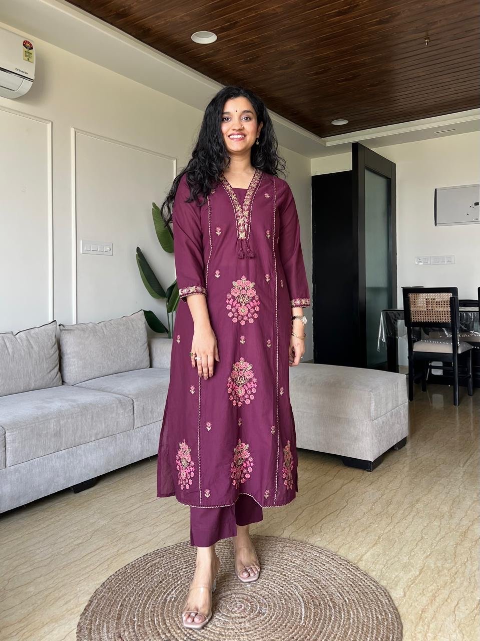 Sirah Embroidered Crushed Dupatta Set- Wine