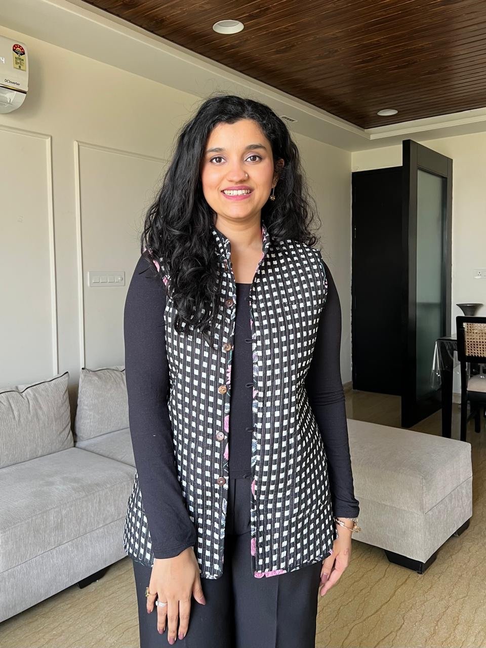 Reversible Quilted Sleeveless Jacket- Black Pink