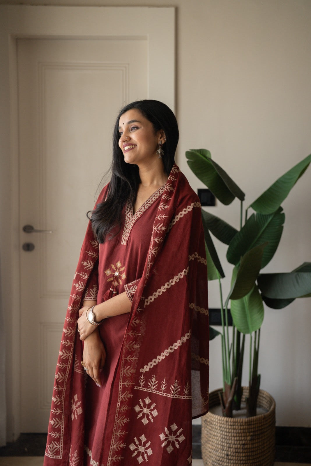 Yogya Elegant Slub Suit- Maroon