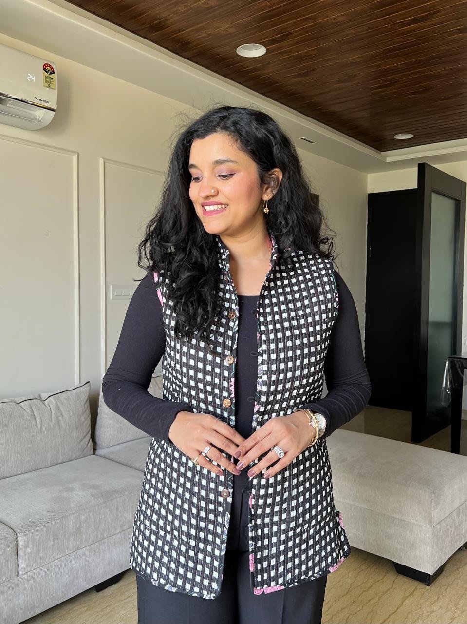 Reversible Quilted Sleeveless Jacket- Black Pink