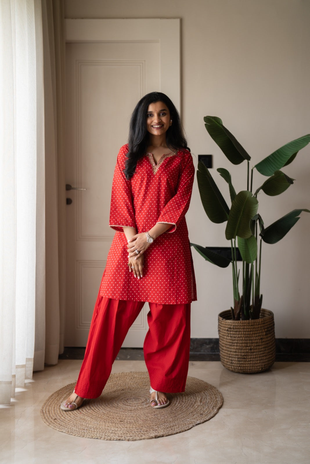 Gurnar Farshi Bandhej Suit- Red