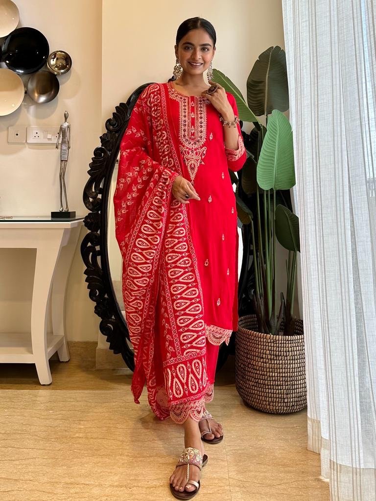 Red Noor Cutwork Set