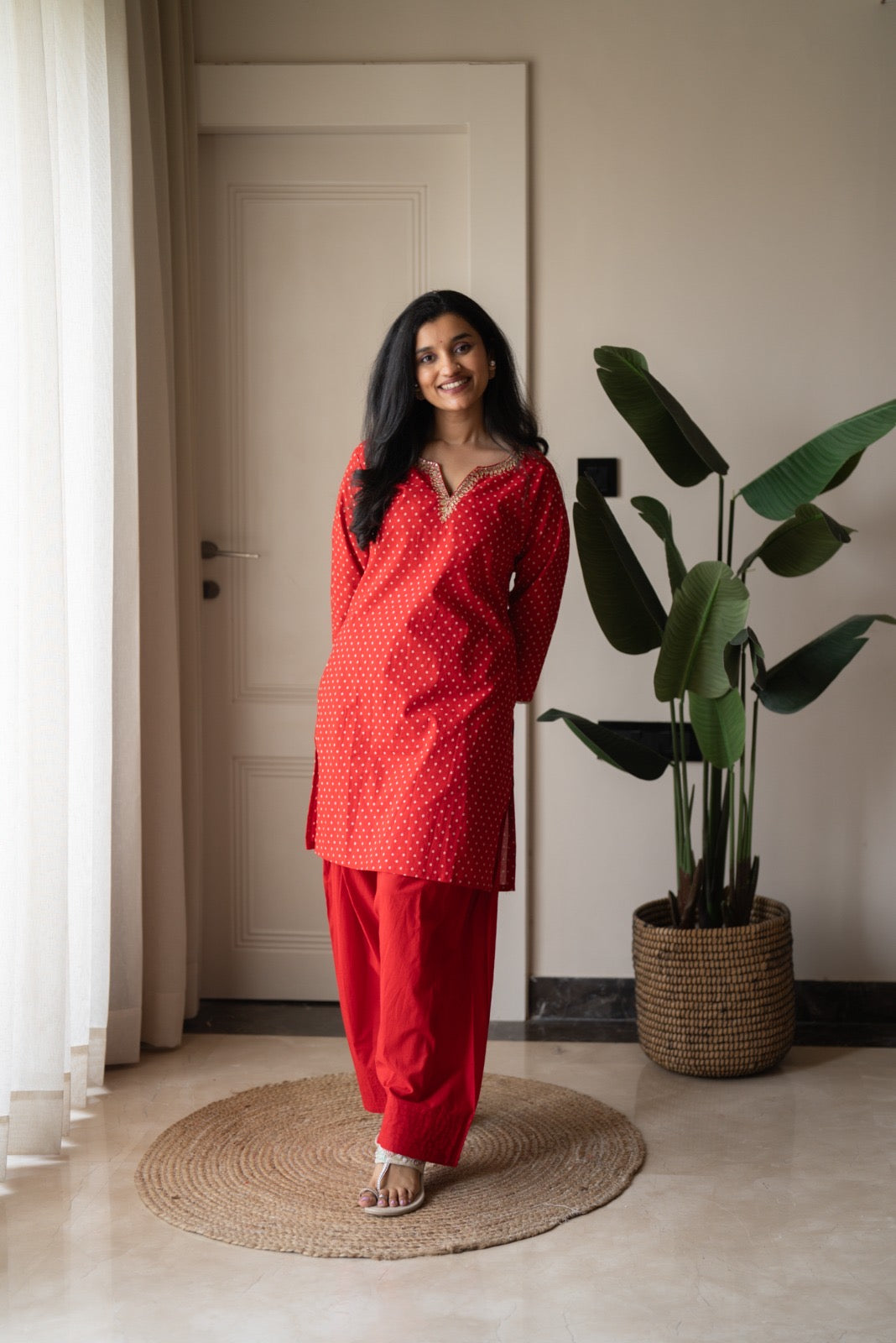 Gurnar Farshi Bandhej Suit- Red