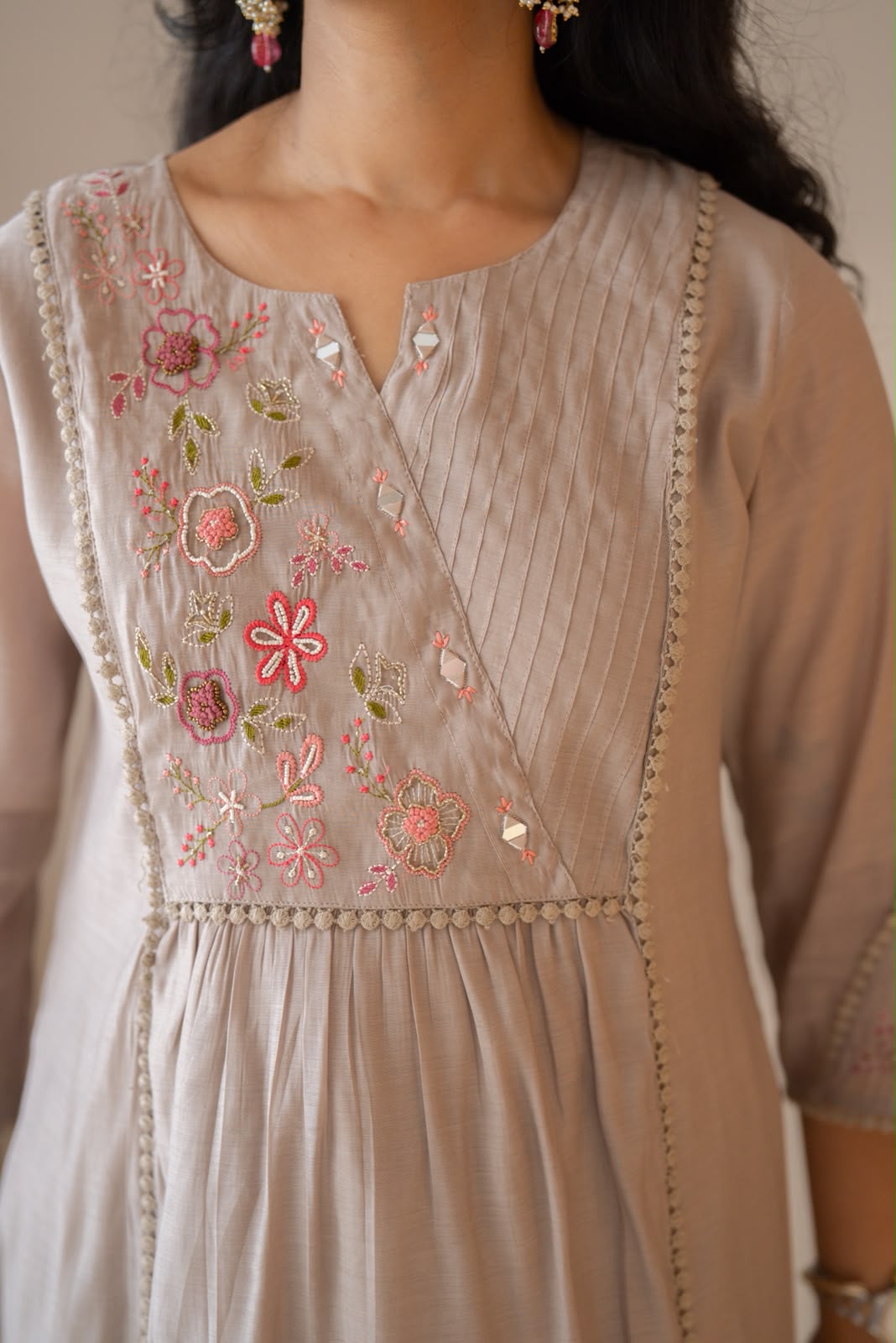 Aaina Embroidered Mul Chanderi Suit- Nude
