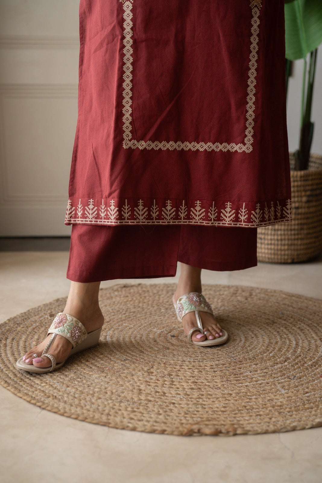 Yogya Elegant Slub Suit- Maroon