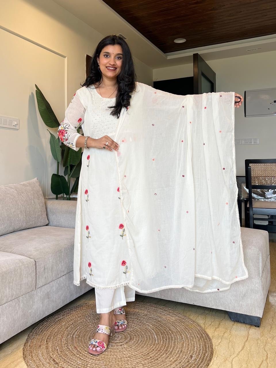 Zubeda Mulmul Embroidered Set