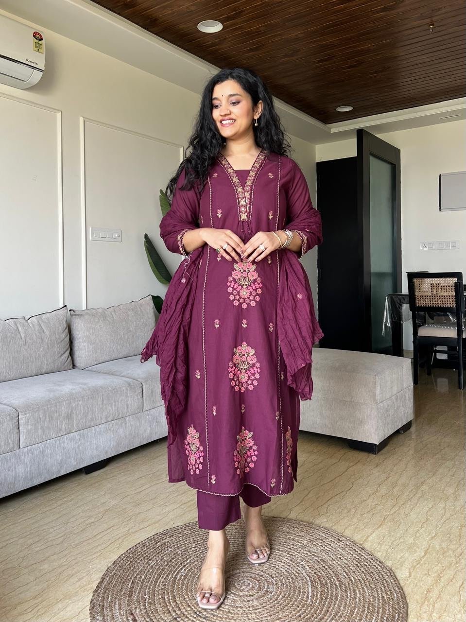 Sirah Embroidered Crushed Dupatta Set- Wine