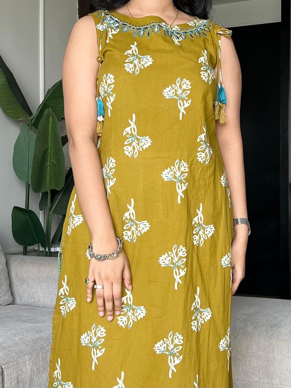Roshni Sleeveless Cotton Tassel Kurta- Olive Boota