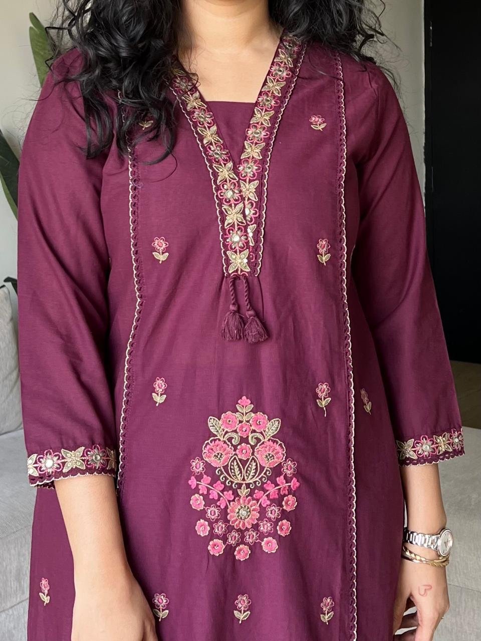 Sirah Embroidered Crushed Dupatta Set- Wine