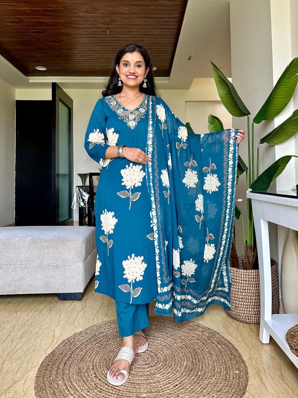 Siya Embroidered Cotton Set