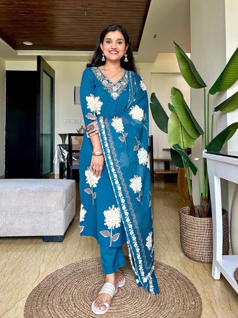 Siya Embroidered Cotton Set