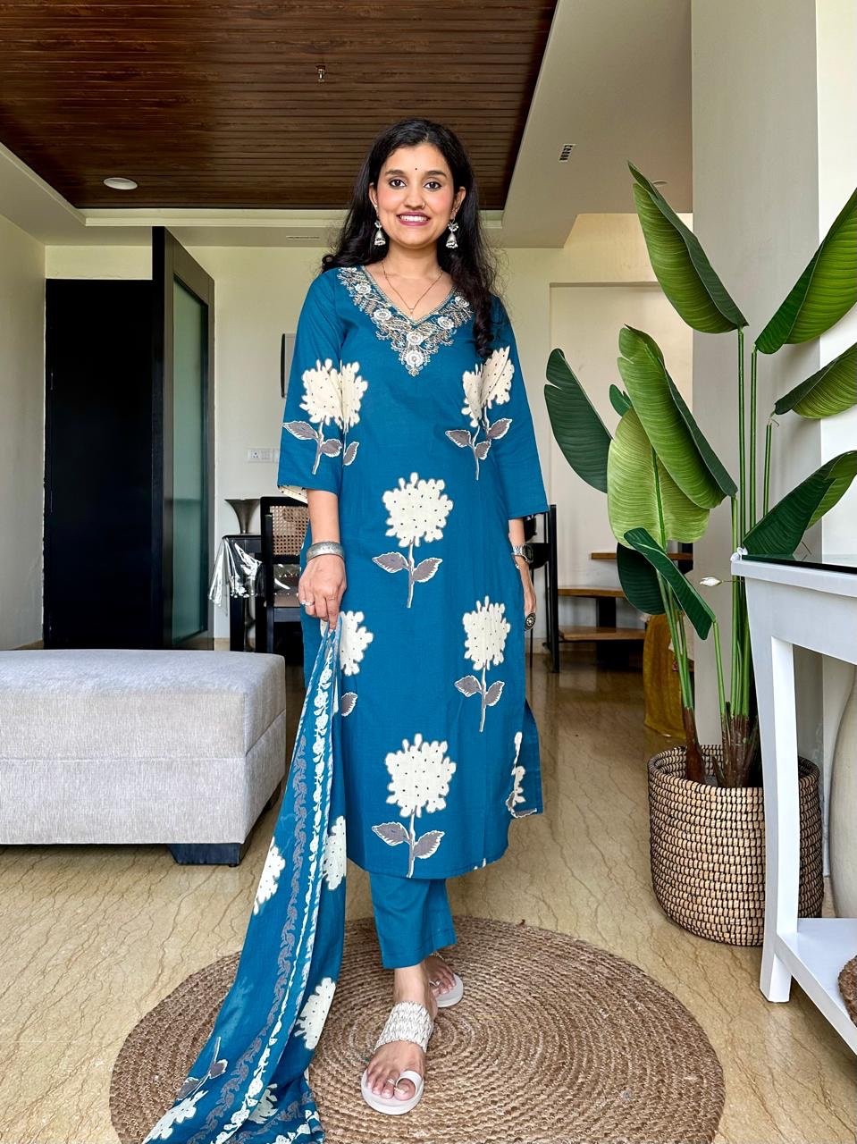 Siya Embroidered Cotton Set