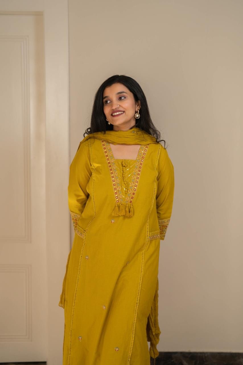 Kruti Embroidered Crushed Dupatta Set