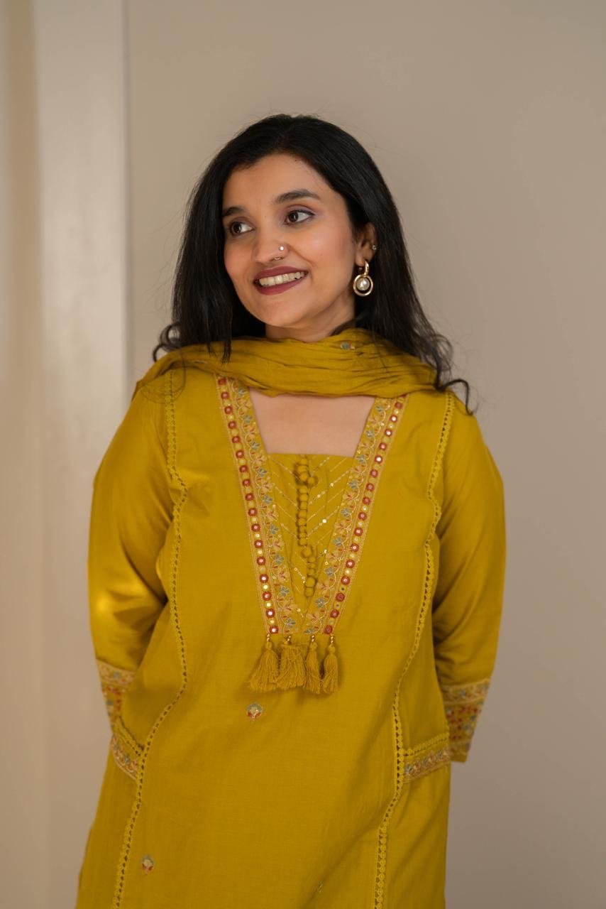 Kruti Embroidered Crushed Dupatta Set