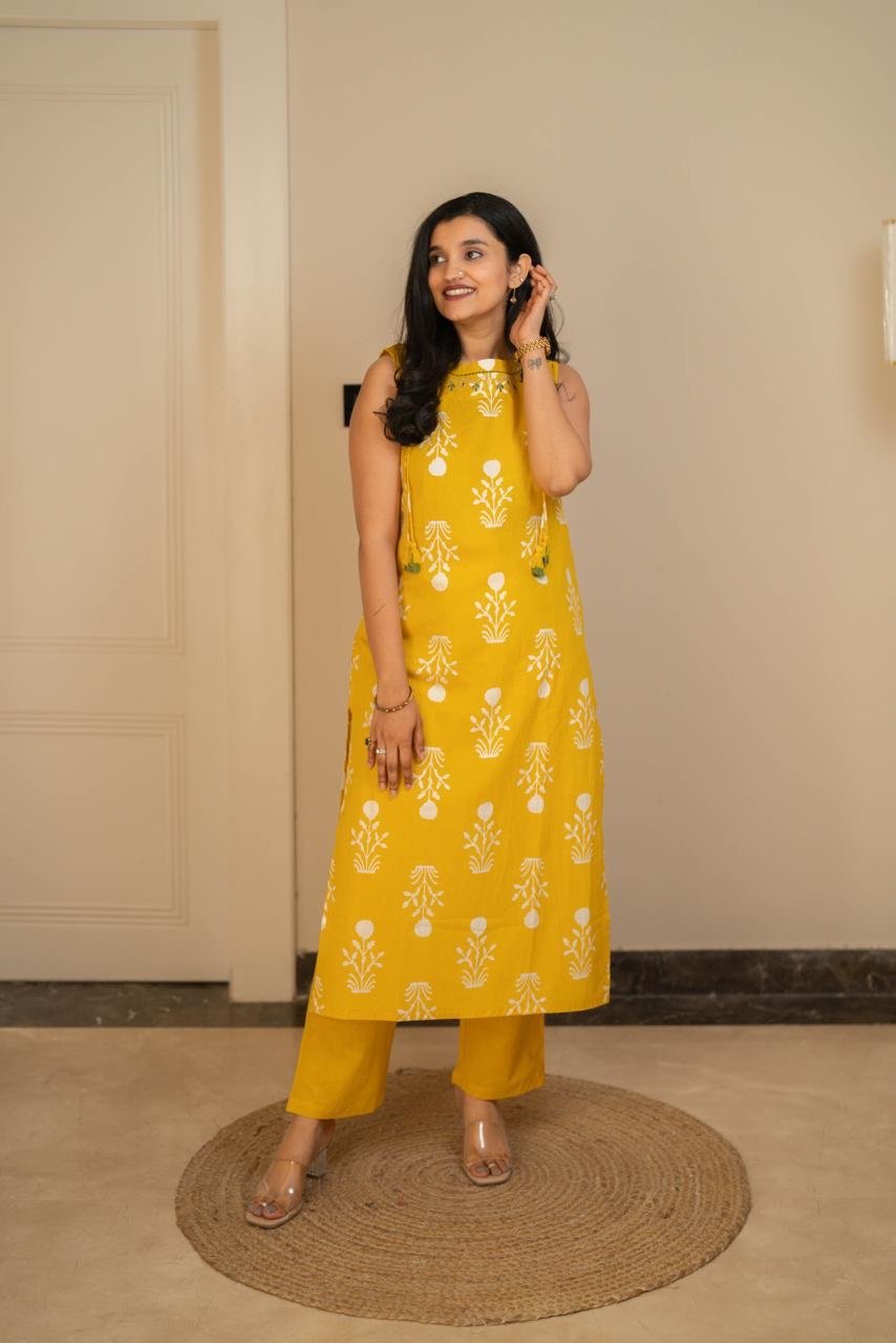 Bani Boota Sleeveless Pant Set- Yellow