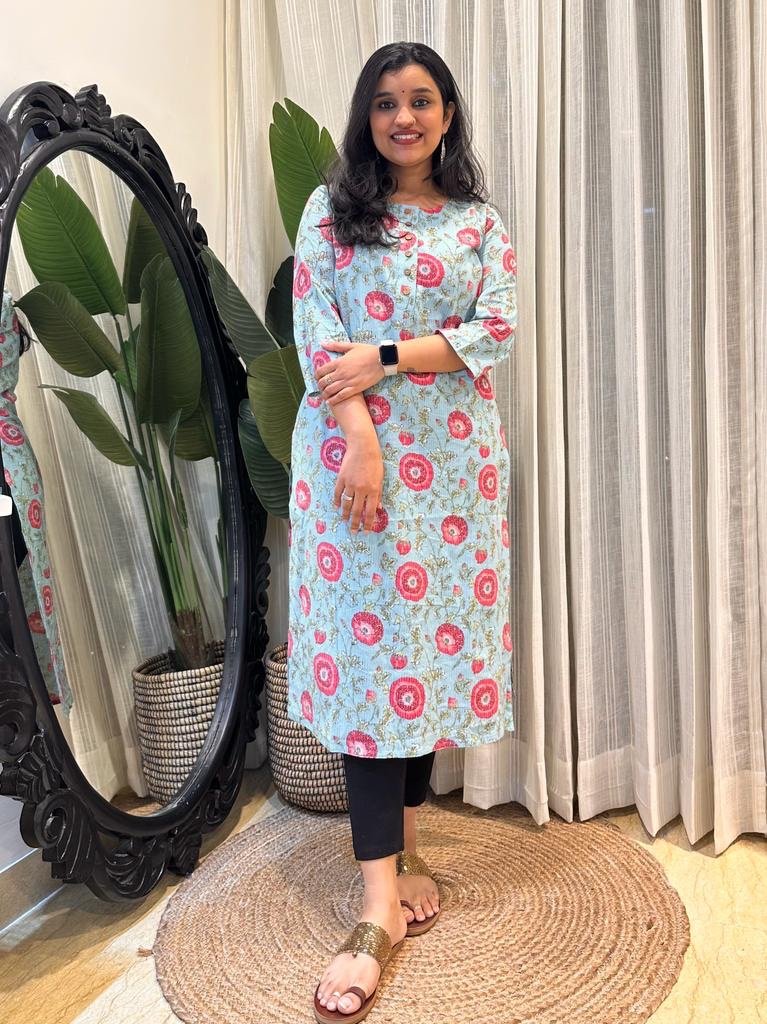 Weekend Round Neck Kurta- Pastel Green