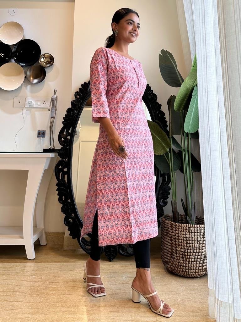 Cotton Pintuck Kurta- Light Pink Booti