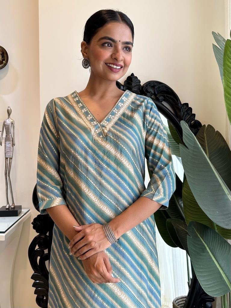 Muslin V-Neck Leheriya Kurta- Green Grey
