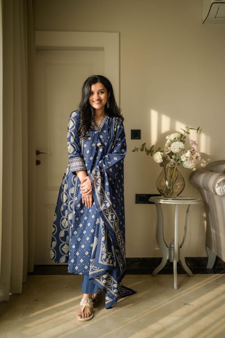 Kanika Bandhej Off Beat Set- Blue