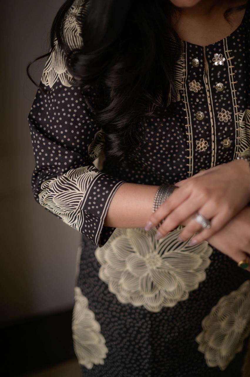 Samya Budget Cotton Suit- Black Flowers