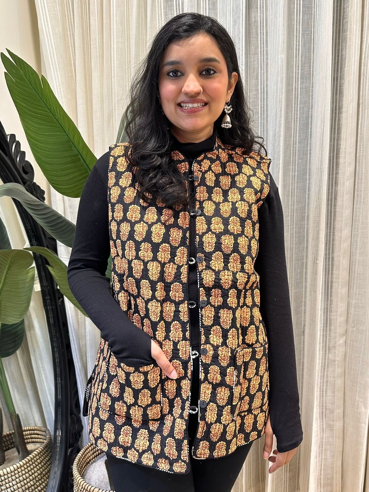 Reversible Quilted Sleeveless Jacket- K Black and White Boota