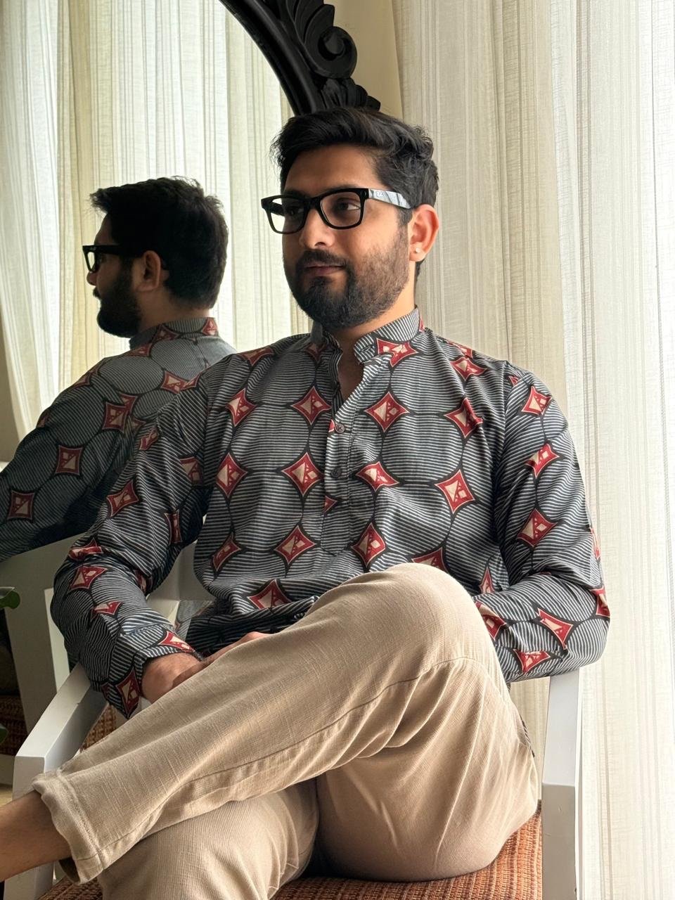 Cotton Men?? Short Kurta- Black Abstract