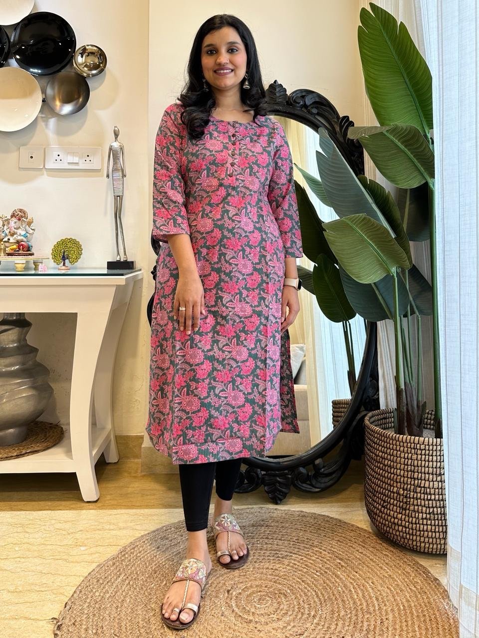 Weekend Round Neck Kurta- Forestry Pink Florals