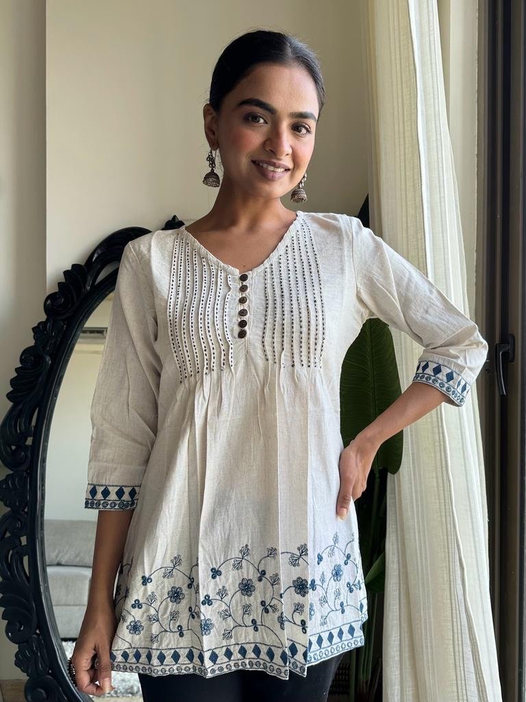 Neeli Bel Cotton Top