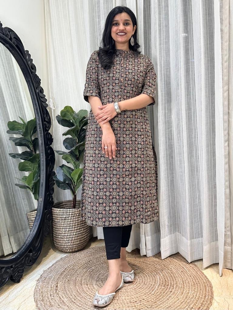Weekend Cotton Kurta- Black Booti Jaal