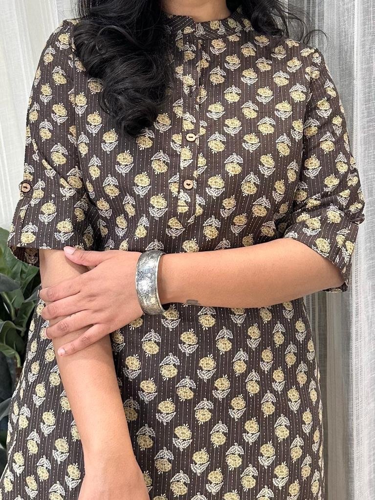 Weekend Cotton Kurta- Darkest Brown Small booti