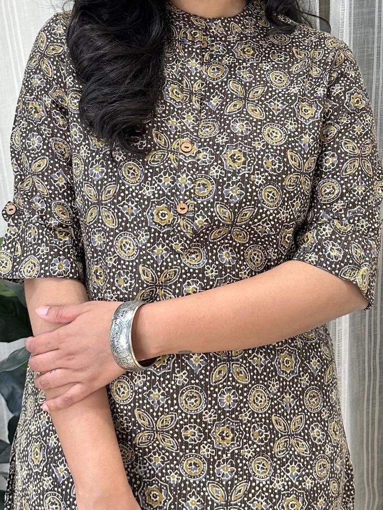 Weekend Cotton Kurta- Darkest Brown Jaal