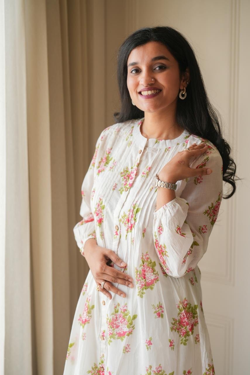 Samika White Mulmul Boota Set- Pink