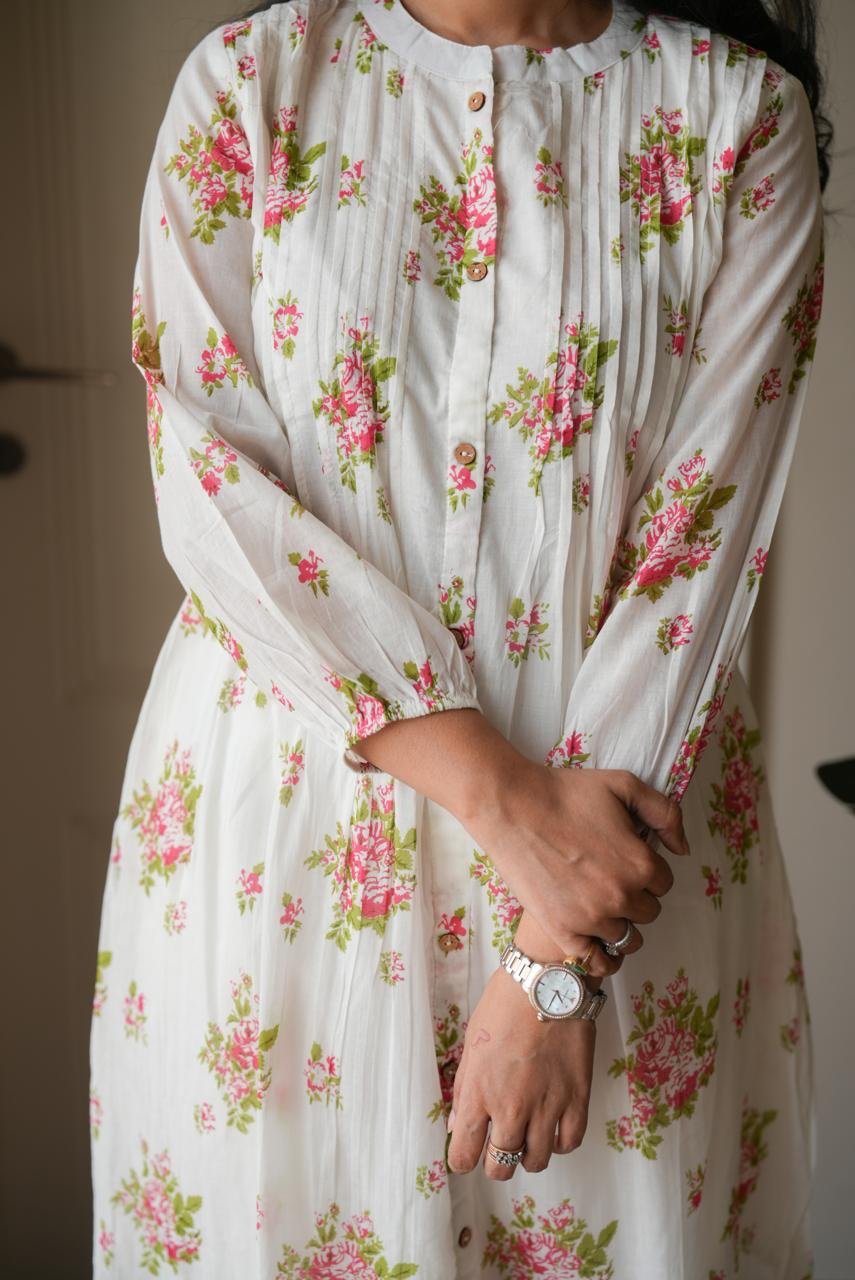 Samika White Mulmul Boota Set- Pink