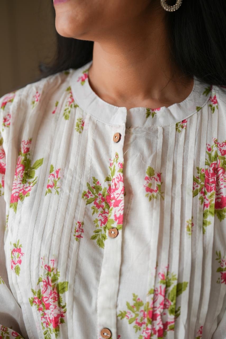 Samika White Mulmul Boota Set- Pink