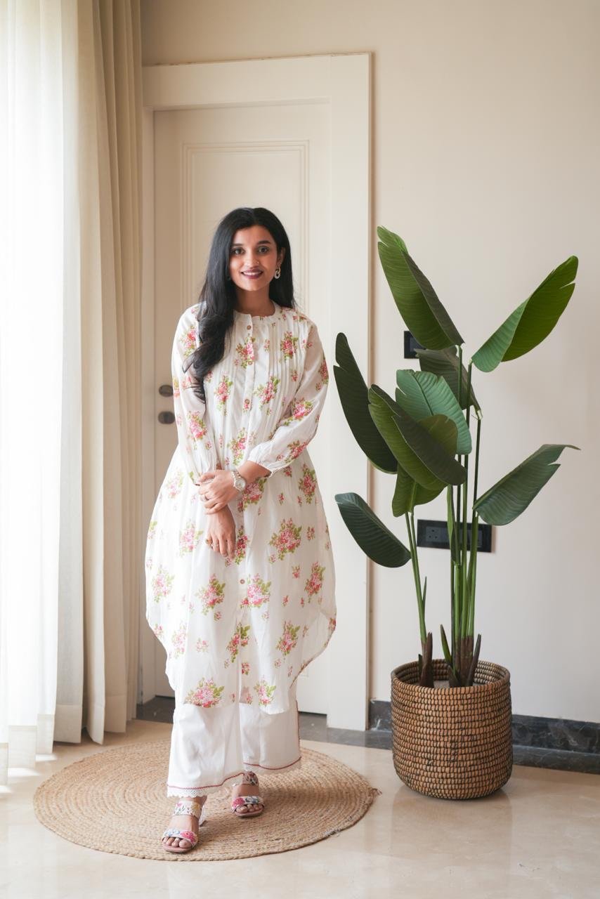 Samika White Mulmul Boota Set- Pink
