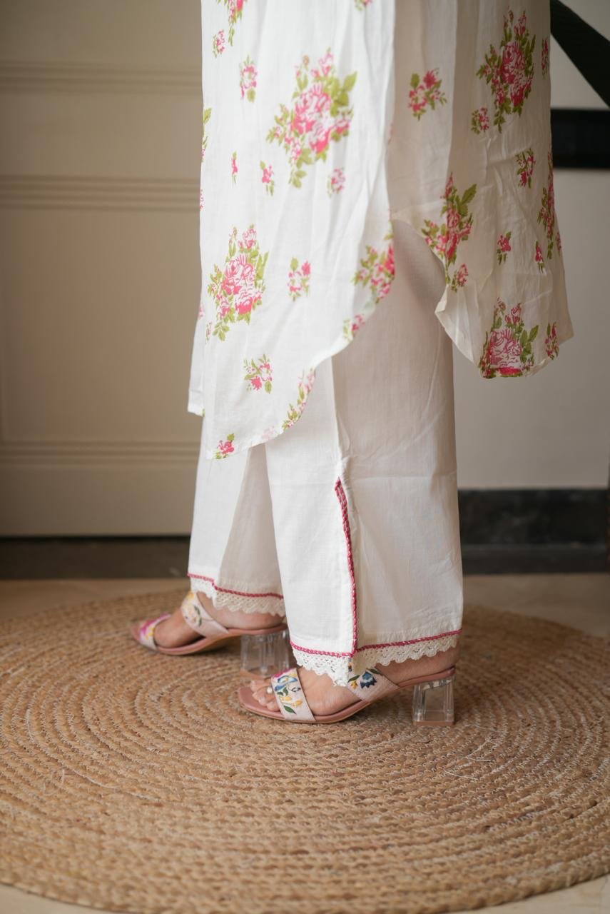 Samika White Mulmul Boota Set- Pink