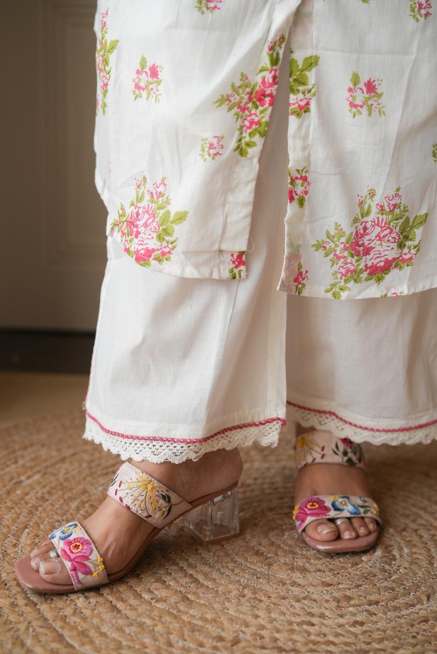 Samika White Mulmul Boota Set- Pink