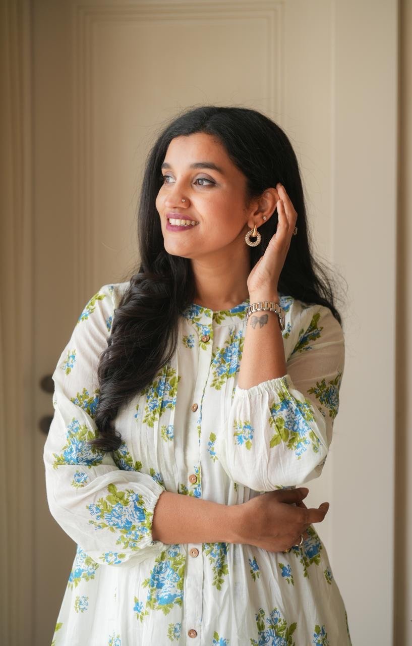 Samika White Mulmul Boota Set- Blue