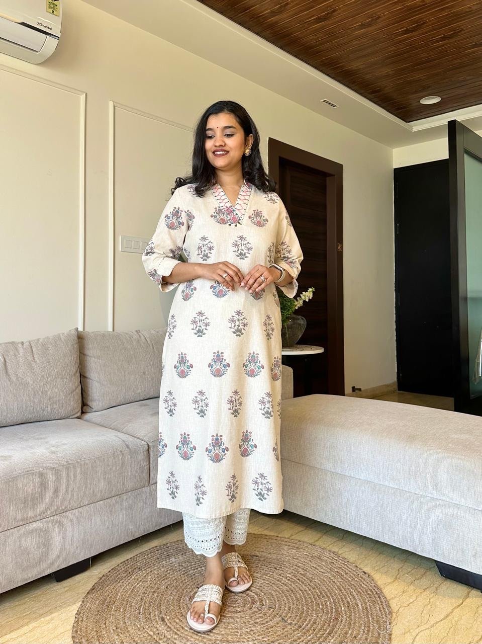 Lara Straight Boota Kurta- Off White