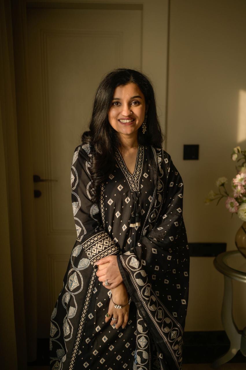 Kanika Bandhej Off Beat Set- Black - Image 3