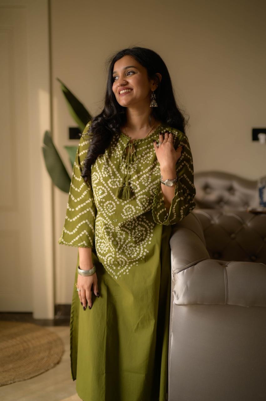 Gulzar Premium Bandhej Cotton Suit- Green - Image 3