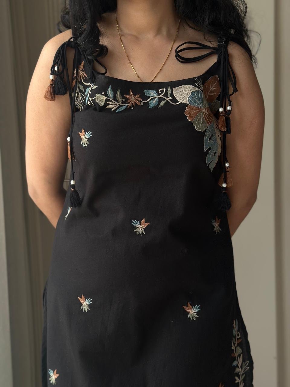 Zuhra Embroidered Pant Set- Black - Image 7