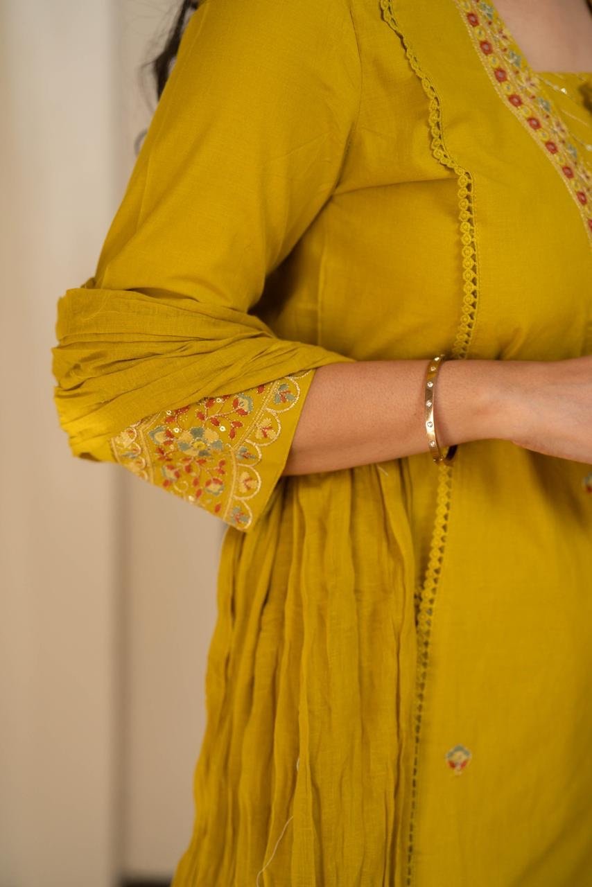 Kruti Embroidered Crushed Dupatta Set - Image 9