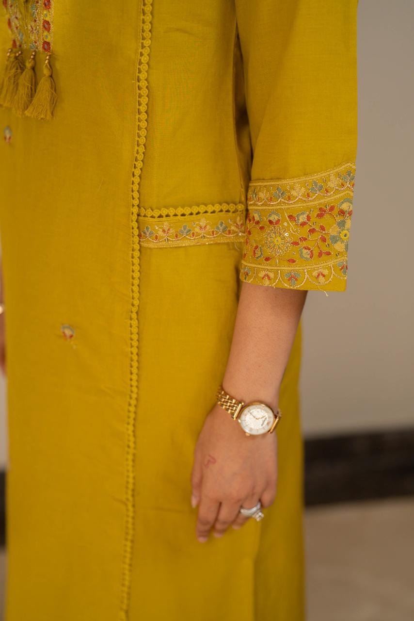 Kruti Embroidered Crushed Dupatta Set - Image 7