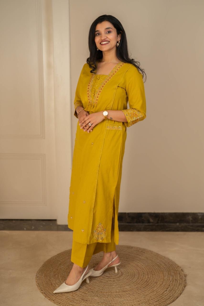 Kruti Embroidered Crushed Dupatta Set - Image 4